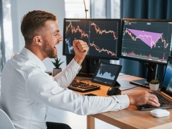 Professional Crypto Traders image